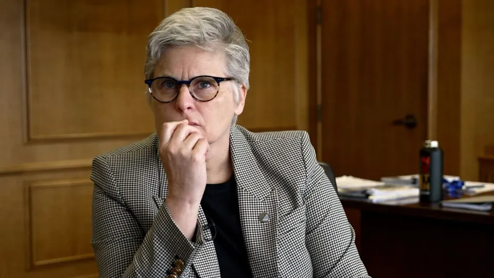 Call This Number to Have Jonathan Ross Arrested